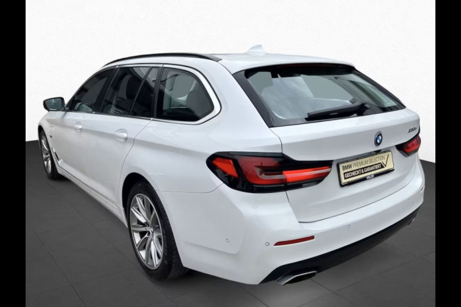 BMW 5 Serie Touring 530e ** LASER, NAVI+, DAKOTA LEDER, PANORAMA, HuD, KEYLESS, MEM, 43k onder NP ** 1e EIG - UNFALLFREI - BMW GAR ** ** INFORMEER OOK NAAR ONZE AANTREKKELIJKE FINANCIAL-LEASE TARIEVEN **