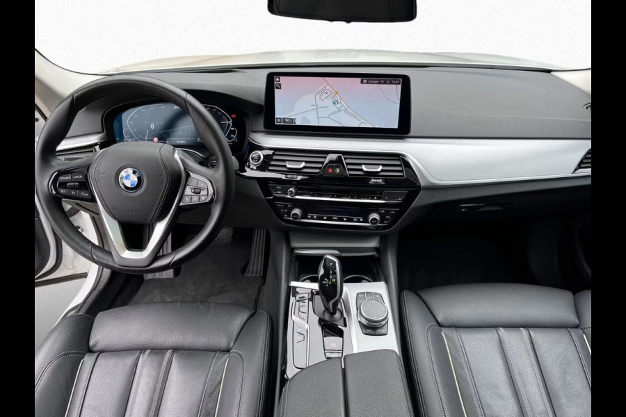 BMW 5 Serie Touring 530e ** LASER, NAVI+, DAKOTA LEDER, PANORAMA, HuD, KEYLESS, MEM, 43k onder NP ** 1e EIG - UNFALLFREI - BMW GAR ** ** INFORMEER OOK NAAR ONZE AANTREKKELIJKE FINANCIAL-LEASE TARIEVEN **