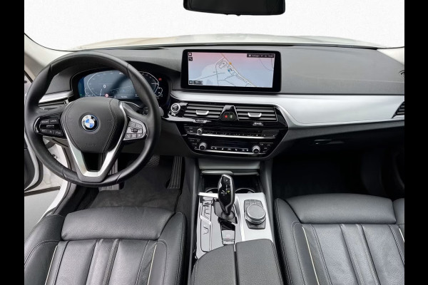 BMW 5 Serie Touring 530e ** LASER, NAVI+, DAKOTA LEDER, PANORAMA, HuD, KEYLESS, MEM, 43k onder NP ** 1e EIG - UNFALLFREI - BMW GAR ** ** INFORMEER OOK NAAR ONZE AANTREKKELIJKE FINANCIAL-LEASE TARIEVEN **