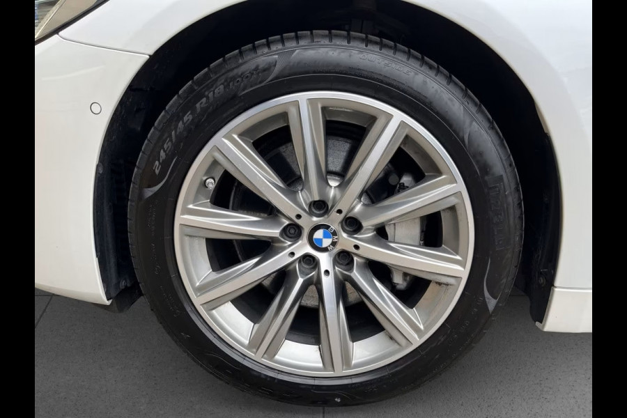 BMW 5 Serie Touring 530e ** LASER, NAVI+, DAKOTA LEDER, PANORAMA, HuD, KEYLESS, MEM, 43k onder NP ** 1e EIG - UNFALLFREI - BMW GAR ** ** INFORMEER OOK NAAR ONZE AANTREKKELIJKE FINANCIAL-LEASE TARIEVEN **