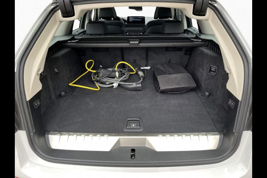 BMW 5 Serie Touring 530e ** LASER, NAVI+, DAKOTA LEDER, PANORAMA, HuD, KEYLESS, MEM, 43k onder NP ** 1e EIG - UNFALLFREI - BMW GAR ** ** INFORMEER OOK NAAR ONZE AANTREKKELIJKE FINANCIAL-LEASE TARIEVEN **