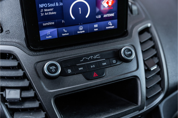 Ford Transit Connect 1.5 EcoBlue L2 | 3-Zitter | Sortimo inrichting | Navigatie | Camera | CarPlay | Stoelverwarming | Airco | MF Stuur | Dealer onderhouden | Nieuwe APK