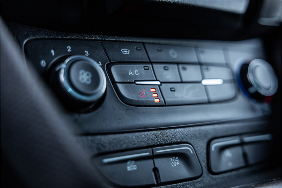 Ford Transit Connect 1.5 EcoBlue L2 | 3-Zitter | Sortimo inrichting | Navigatie | Camera | CarPlay | Stoelverwarming | Airco | MF Stuur | Dealer onderhouden | Nieuwe APK