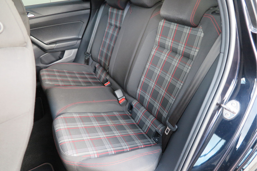 Volkswagen Polo 2.0 TSI GTI 147kw 200PK DSG Led, Virtual cockpit , Stoelverwarming , Navi , Carplay, PDC, Schakelflippers , Camera ,Adaptive cruise  , etc. (Recent onderhouden , historie volledig bekend)