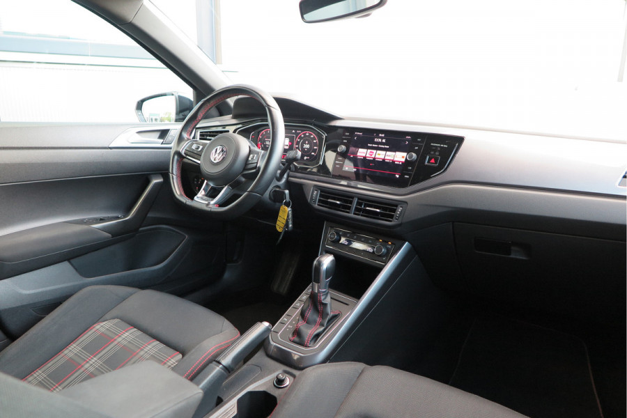Volkswagen Polo 2.0 TSI GTI 147kw 200PK DSG Led, Virtual cockpit , Stoelverwarming , Navi , Carplay, PDC, Schakelflippers , Camera ,Adaptive cruise  , etc. (Recent onderhouden , historie volledig bekend)