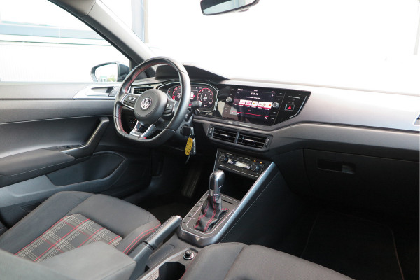 Volkswagen Polo 2.0 TSI GTI 147kw 200PK DSG Led, Virtual cockpit , Stoelverwarming , Navi , Carplay, PDC, Schakelflippers , Camera ,Adaptive cruise  , etc. (Recent onderhouden , historie volledig bekend)