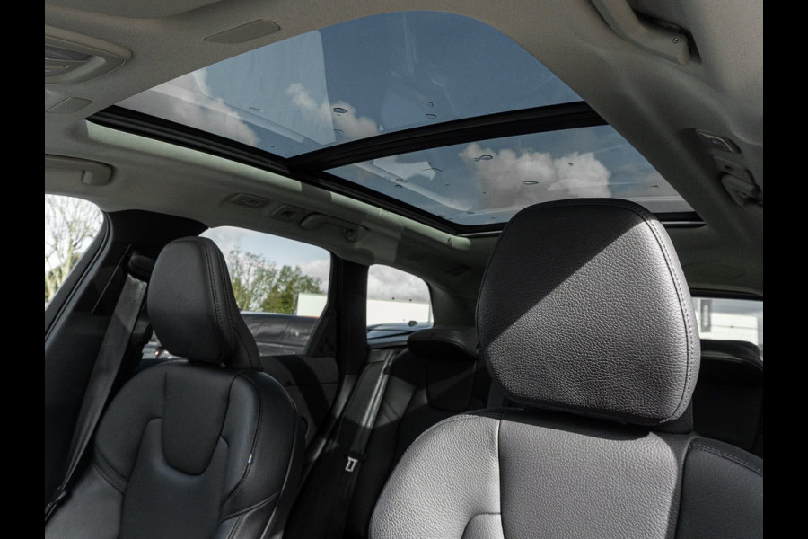 Volvo XC60 2.0 T8 Plug-in hybrid AWD Plus Dark (335kW/455PK) ** PANORAMA, ACC, VERW. ST, 19-inch LMV ** 1e EIG - UNFALLFREI ** ** INFORMEER OOK NAAR ONZE AANTREKKELIJKE FINANCIAL-LEASE TARIEVEN **