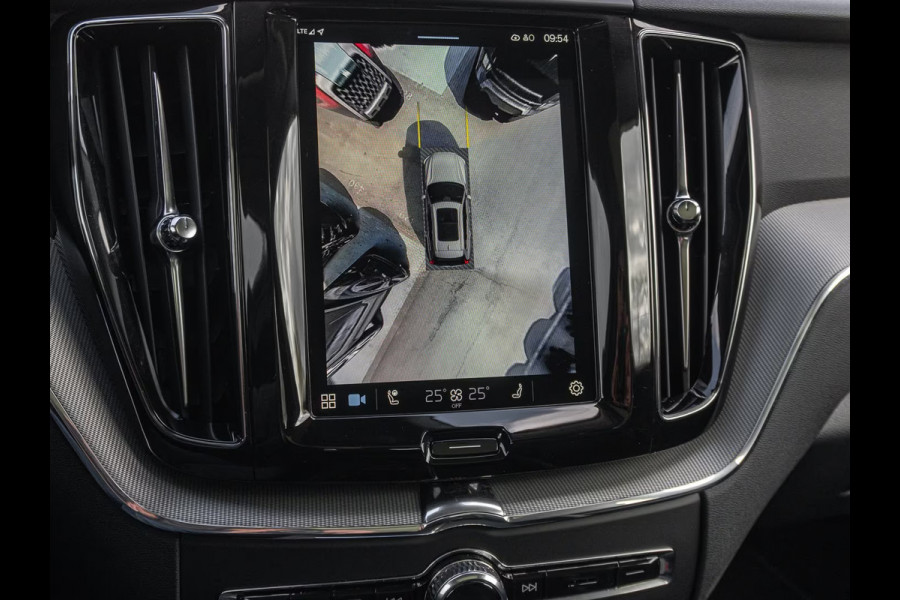 Volvo XC60 2.0 T8 Plug-in hybrid AWD Plus Dark (335kW/455PK) ** PANORAMA, ACC, VERW. ST, 19-inch LMV ** 1e EIG - UNFALLFREI ** ** INFORMEER OOK NAAR ONZE AANTREKKELIJKE FINANCIAL-LEASE TARIEVEN **