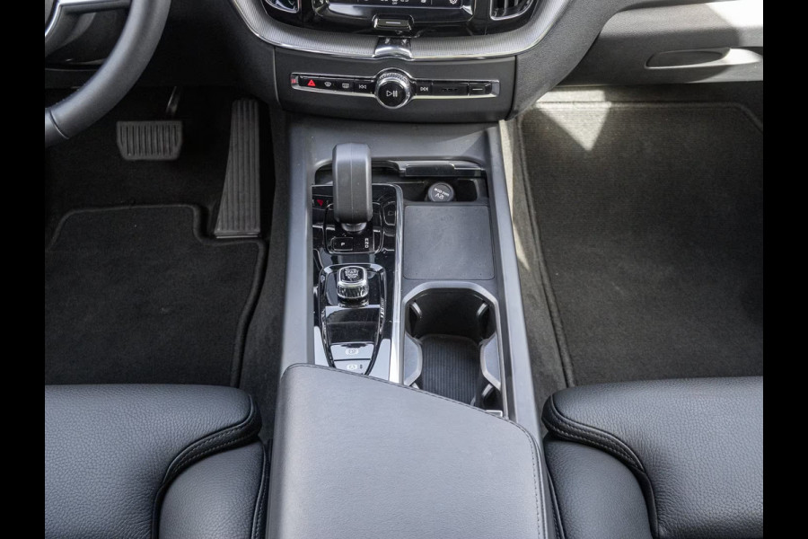 Volvo XC60 2.0 T8 Plug-in hybrid AWD Plus Dark (335kW/455PK) ** PANORAMA, ACC, VERW. ST, 19-inch LMV ** 1e EIG - UNFALLFREI ** ** INFORMEER OOK NAAR ONZE AANTREKKELIJKE FINANCIAL-LEASE TARIEVEN **