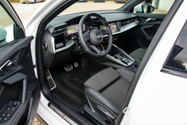 Audi A3 Sportback 35 1.5 TFSI S Edition One S-line 150pk S-Tronic Lederen kuipstoelen|Virtual Cockpit|Panoramadak|LED Matrix|Black
