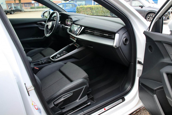 Audi A3 Sportback 35 1.5 TFSI S Edition One S-line 150pk S-Tronic Lederen kuipstoelen|Virtual Cockpit|Panoramadak|LED Matrix|Black