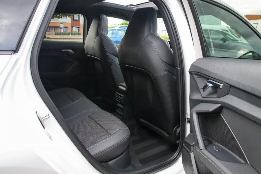 Audi A3 Sportback 35 1.5 TFSI S Edition One S-line 150pk S-Tronic Lederen kuipstoelen|Virtual Cockpit|Panoramadak|LED Matrix|Black