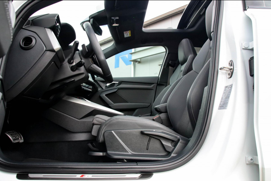 Audi A3 Sportback 35 1.5 TFSI S Edition One S-line 150pk S-Tronic Lederen kuipstoelen|Virtual Cockpit|Panoramadak|LED Matrix|Black