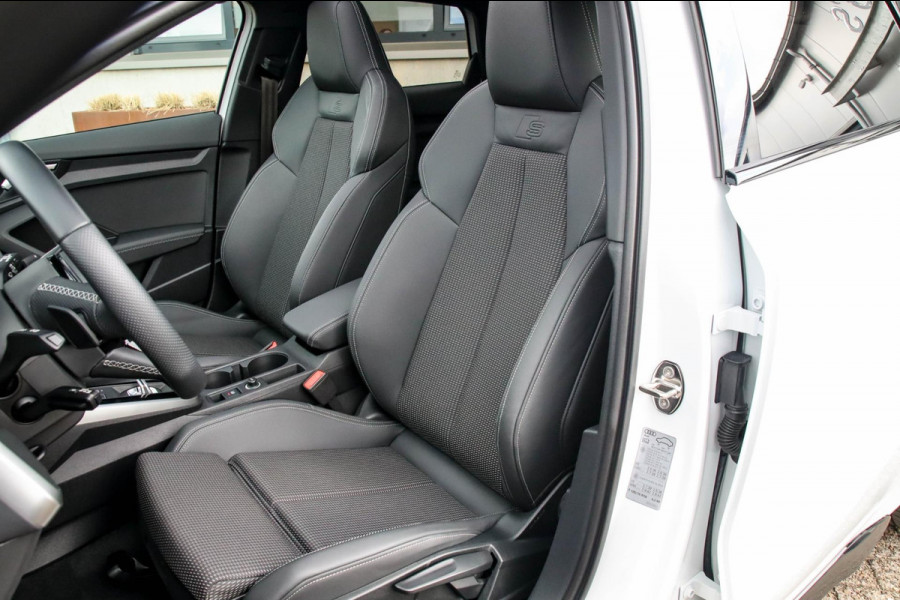 Audi A3 Sportback 35 1.5 TFSI S Edition One S-line 150pk S-Tronic Lederen kuipstoelen|Virtual Cockpit|Panoramadak|LED Matrix|Black