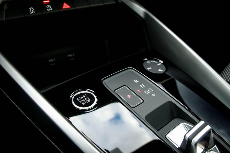 Audi A3 Sportback 35 1.5 TFSI S Edition One S-line 150pk S-Tronic Lederen kuipstoelen|Virtual Cockpit|Panoramadak|LED Matrix|Black