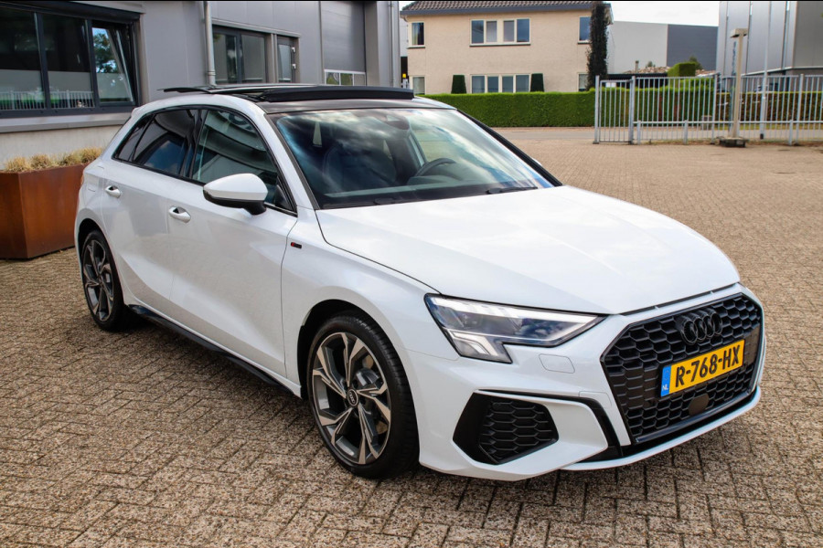 Audi A3 Sportback 35 1.5 TFSI S Edition One S-line 150pk S-Tronic Lederen kuipstoelen|Virtual Cockpit|Panoramadak|LED Matrix|Black