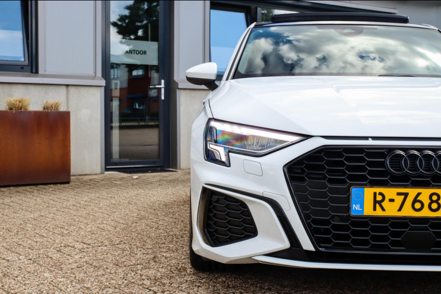 Audi A3 Sportback 35 1.5 TFSI S Edition One S-line 150pk S-Tronic Lederen kuipstoelen|Virtual Cockpit|Panoramadak|LED Matrix|Black