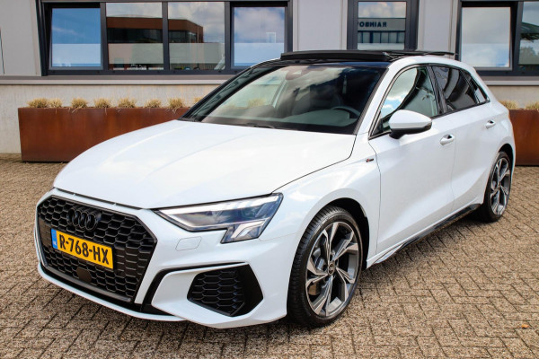 Audi A3 Sportback 35 1.5 TFSI S Edition One S-line 150pk S-Tronic Lederen kuipstoelen|Virtual Cockpit|Panoramadak|LED Matrix|Black