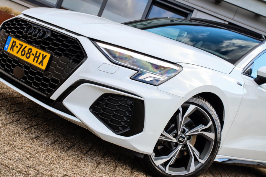 Audi A3 Sportback 35 1.5 TFSI S Edition One S-line 150pk S-Tronic Lederen kuipstoelen|Virtual Cockpit|Panoramadak|LED Matrix|Black