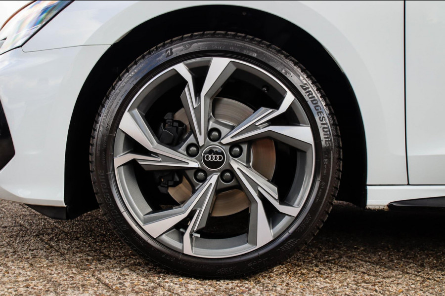 Audi A3 Sportback 35 1.5 TFSI S Edition One S-line 150pk S-Tronic Lederen kuipstoelen|Virtual Cockpit|Panoramadak|LED Matrix|Black