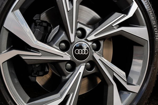 Audi A3 Sportback 35 1.5 TFSI S Edition One S-line 150pk S-Tronic Lederen kuipstoelen|Virtual Cockpit|Panoramadak|LED Matrix|Black