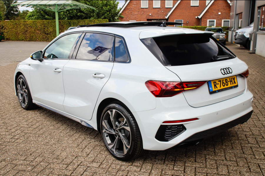 Audi A3 Sportback 35 1.5 TFSI S Edition One S-line 150pk S-Tronic Lederen kuipstoelen|Virtual Cockpit|Panoramadak|LED Matrix|Black