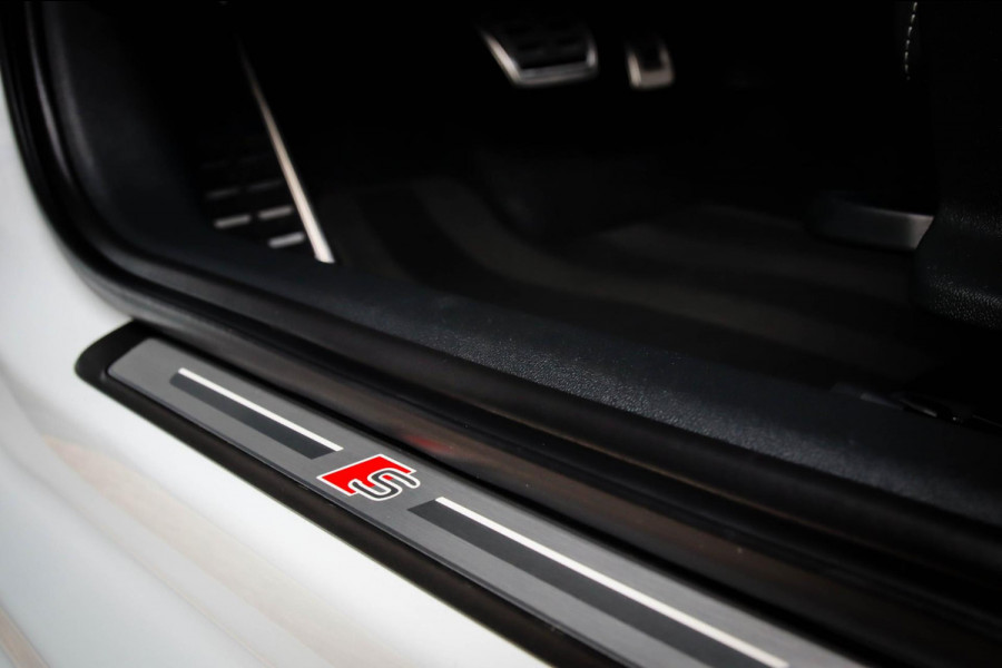 Audi A3 Sportback 35 1.5 TFSI S Edition One S-line 150pk S-Tronic Lederen kuipstoelen|Virtual Cockpit|Panoramadak|LED Matrix|Black