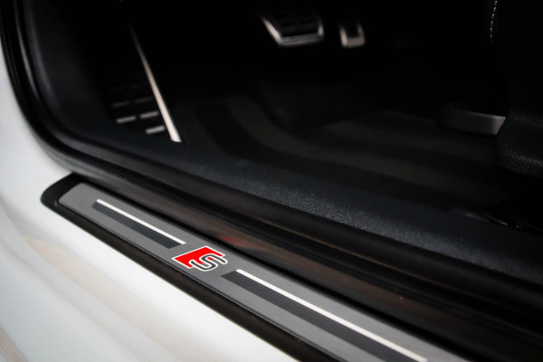 Audi A3 Sportback 35 1.5 TFSI S Edition One S-line 150pk S-Tronic Lederen kuipstoelen|Virtual Cockpit|Panoramadak|LED Matrix|Black