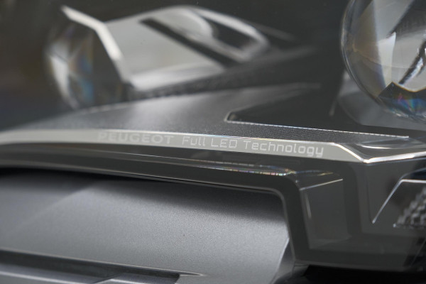 Peugeot 3008 1.6 HYbrid4 300 Blue Lease GT | Adaptieve Cruise Control | Trekhaak | Alcantara Bekleding | Panoramadak