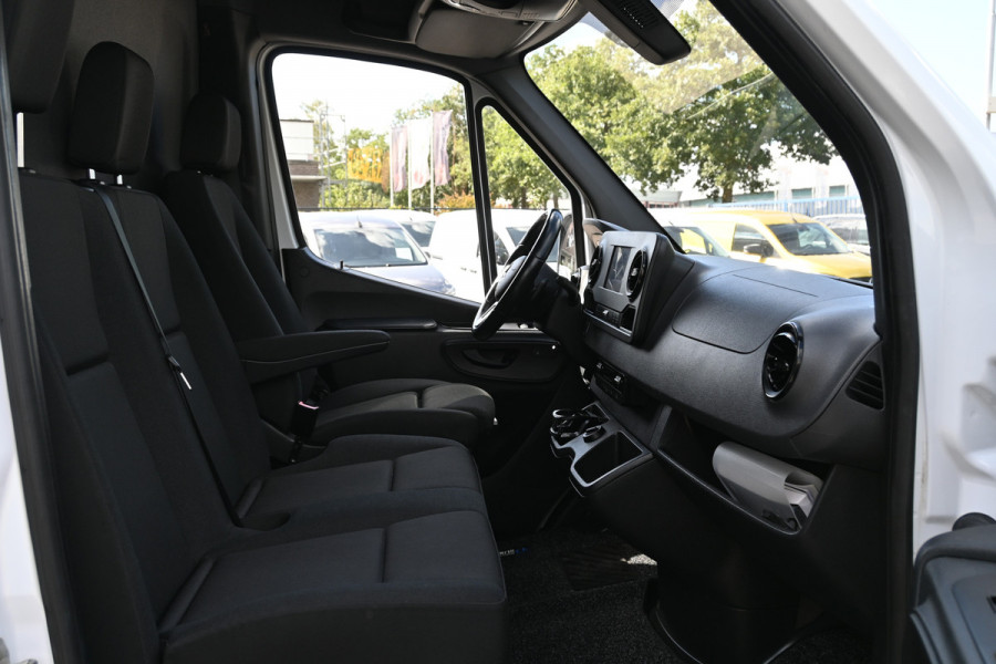 Mercedes-Benz Sprinter 317 CDI L2H2 RWD MBUX met navigatie en camera, Geveerde stoel, Etc.