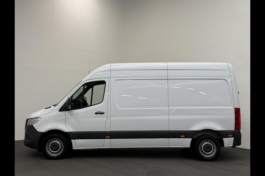 Mercedes-Benz Sprinter L2H2 Automaat Navigatie Airco Camera Trekhaak 3Zits DAB
