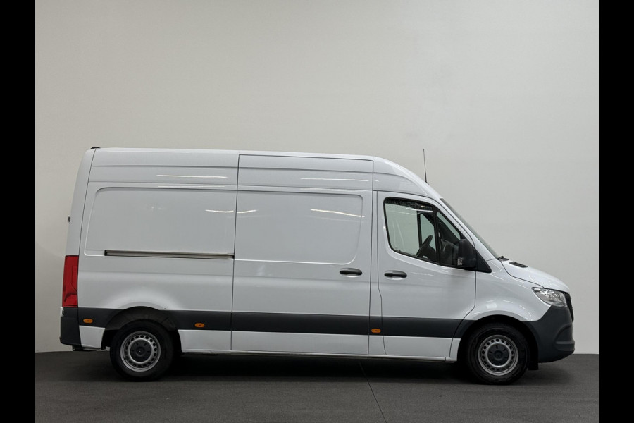 Mercedes-Benz Sprinter L2H2 Automaat Navigatie Airco Camera Trekhaak 3Zits DAB