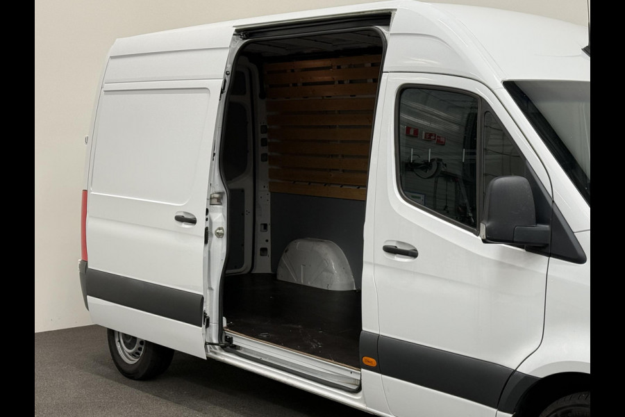 Mercedes-Benz Sprinter L2H2 Automaat Navigatie Airco Camera Trekhaak 3Zits DAB