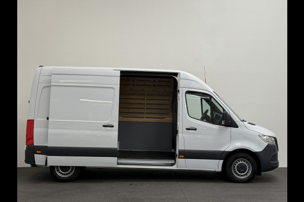 Mercedes-Benz Sprinter L2H2 Automaat Navigatie Airco Camera Trekhaak 3Zits DAB