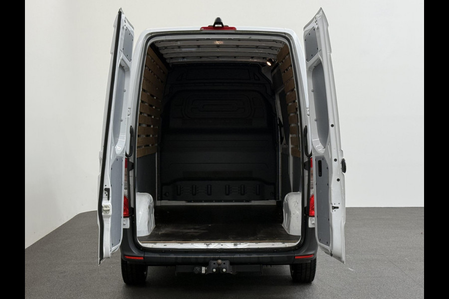 Mercedes-Benz Sprinter L2H2 Automaat Navigatie Airco Camera Trekhaak 3Zits DAB