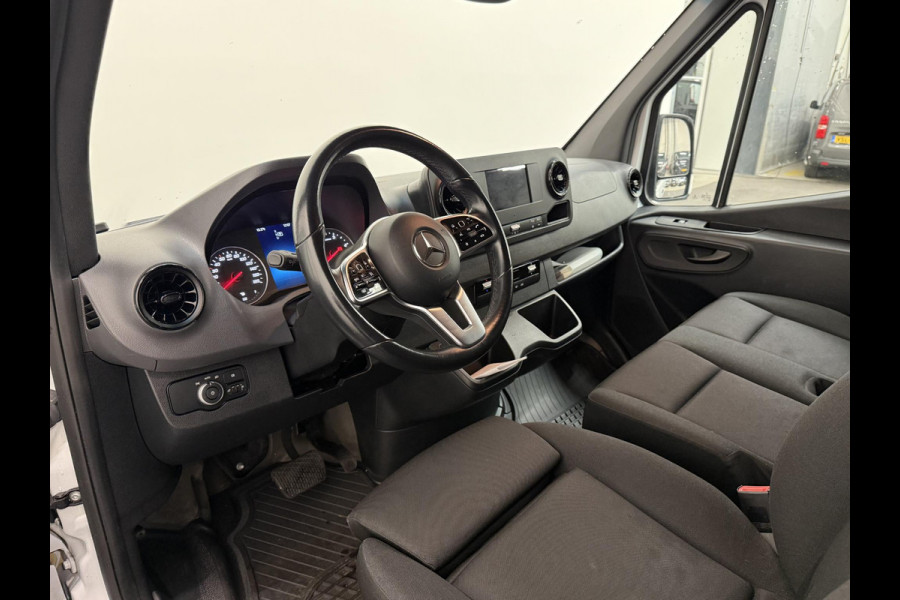 Mercedes-Benz Sprinter L2H2 Automaat Navigatie Airco Camera Trekhaak 3Zits DAB
