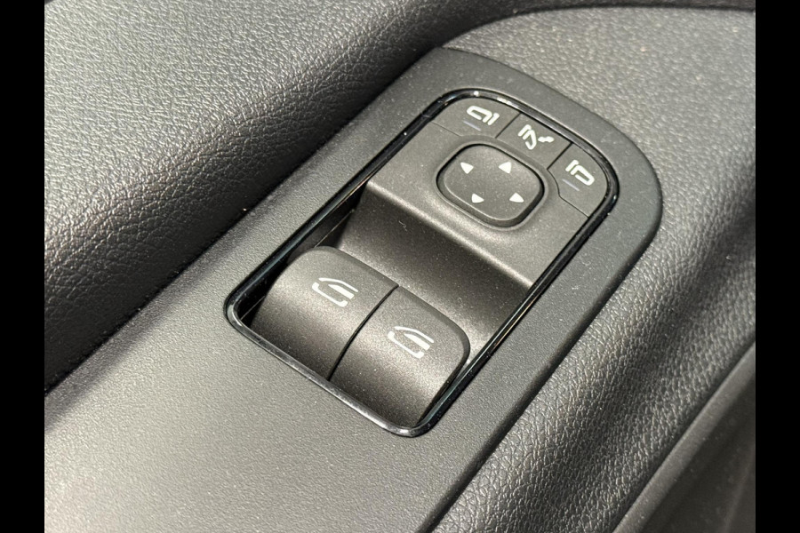 Mercedes-Benz Sprinter L2H2 Automaat Navigatie Airco Camera Trekhaak 3Zits DAB