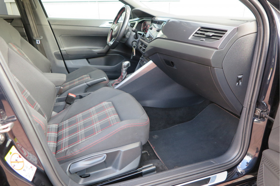 Volkswagen Polo 2.0 TSI GTI 147kw 200PK DSG Led, Virtual cockpit , Stoelverwarming , Navi , Carplay, PDC, Schakelflippers , Camera ,Adaptive cruise  , etc. (Recent onderhouden , historie volledig bekend)