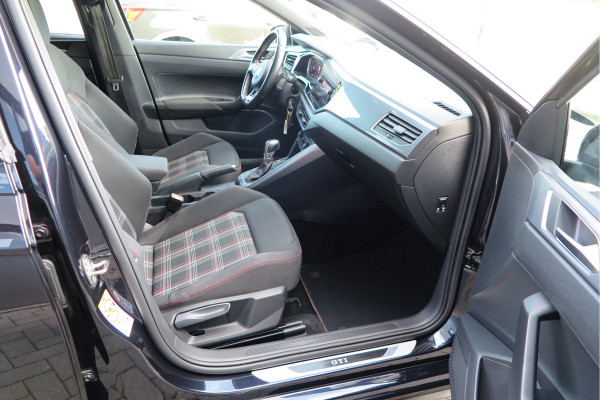 Volkswagen Polo 2.0 TSI GTI 147kw 200PK DSG Led, Virtual cockpit , Stoelverwarming , Navi , Carplay, PDC, Schakelflippers , Camera ,Adaptive cruise  , etc. (Recent onderhouden , historie volledig bekend)