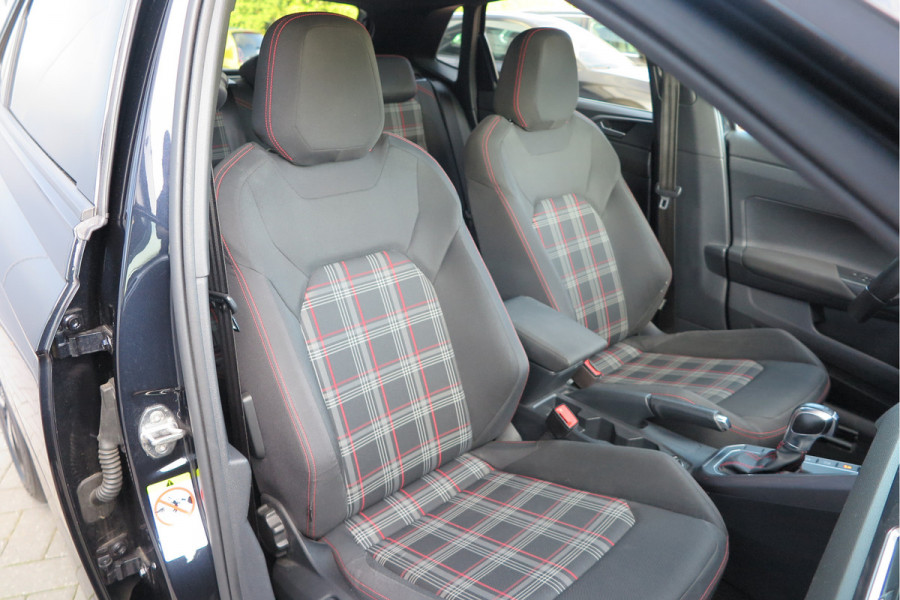 Volkswagen Polo 2.0 TSI GTI 147kw 200PK DSG Led, Virtual cockpit , Stoelverwarming , Navi , Carplay, PDC, Schakelflippers , Camera ,Adaptive cruise  , etc. (Recent onderhouden , historie volledig bekend)