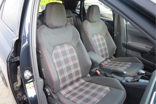 Volkswagen Polo 2.0 TSI GTI 147kw 200PK DSG Led, Virtual cockpit , Stoelverwarming , Navi , Carplay, PDC, Schakelflippers , Camera ,Adaptive cruise  , etc. (Recent onderhouden , historie volledig bekend)