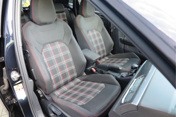 Volkswagen Polo 2.0 TSI GTI 147kw 200PK DSG Led, Virtual cockpit , Stoelverwarming , Navi , Carplay, PDC, Schakelflippers , Camera ,Adaptive cruise  , etc. (Recent onderhouden , historie volledig bekend)