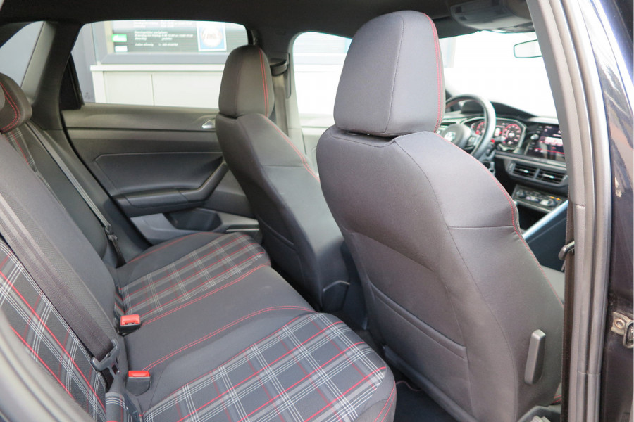 Volkswagen Polo 2.0 TSI GTI 147kw 200PK DSG Led, Virtual cockpit , Stoelverwarming , Navi , Carplay, PDC, Schakelflippers , Camera ,Adaptive cruise  , etc. (Recent onderhouden , historie volledig bekend)