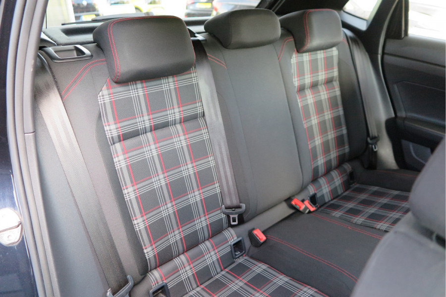 Volkswagen Polo 2.0 TSI GTI 147kw 200PK DSG Led, Virtual cockpit , Stoelverwarming , Navi , Carplay, PDC, Schakelflippers , Camera ,Adaptive cruise  , etc. (Recent onderhouden , historie volledig bekend)