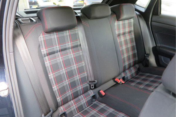 Volkswagen Polo 2.0 TSI GTI 147kw 200PK DSG Led, Virtual cockpit , Stoelverwarming , Navi , Carplay, PDC, Schakelflippers , Camera ,Adaptive cruise  , etc. (Recent onderhouden , historie volledig bekend)