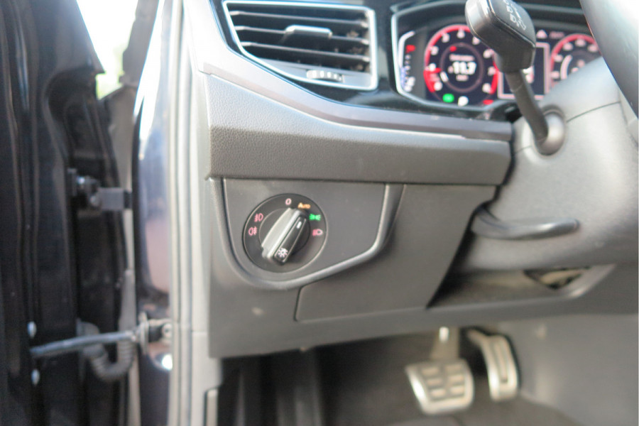 Volkswagen Polo 2.0 TSI GTI 147kw 200PK DSG Led, Virtual cockpit , Stoelverwarming , Navi , Carplay, PDC, Schakelflippers , Camera ,Adaptive cruise  , etc. (Recent onderhouden , historie volledig bekend)