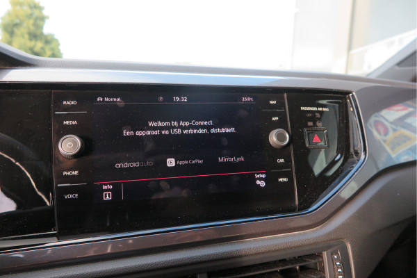 Volkswagen Polo 2.0 TSI GTI 147kw 200PK DSG Led, Virtual cockpit , Stoelverwarming , Navi , Carplay, PDC, Schakelflippers , Camera ,Adaptive cruise  , etc. (Recent onderhouden , historie volledig bekend)