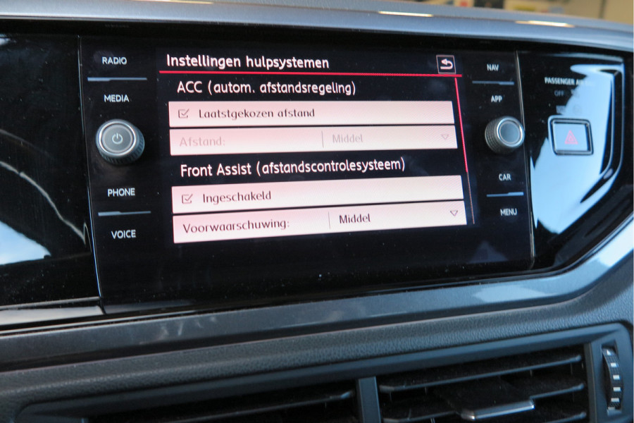 Volkswagen Polo 2.0 TSI GTI 147kw 200PK DSG Led, Virtual cockpit , Stoelverwarming , Navi , Carplay, PDC, Schakelflippers , Camera ,Adaptive cruise  , etc. (Recent onderhouden , historie volledig bekend)