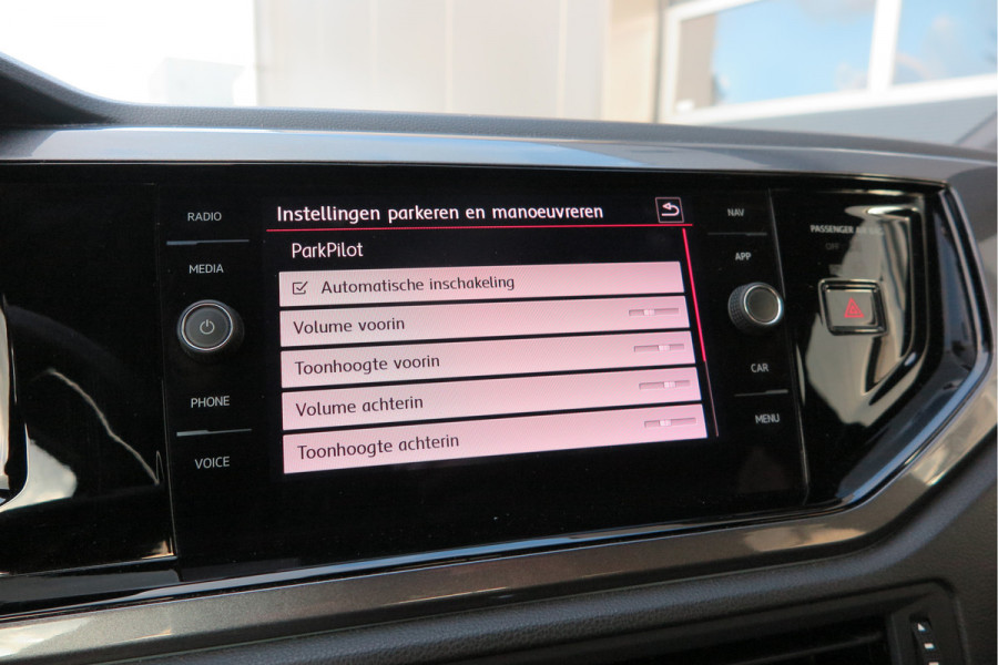 Volkswagen Polo 2.0 TSI GTI 147kw 200PK DSG Led, Virtual cockpit , Stoelverwarming , Navi , Carplay, PDC, Schakelflippers , Camera ,Adaptive cruise  , etc. (Recent onderhouden , historie volledig bekend)