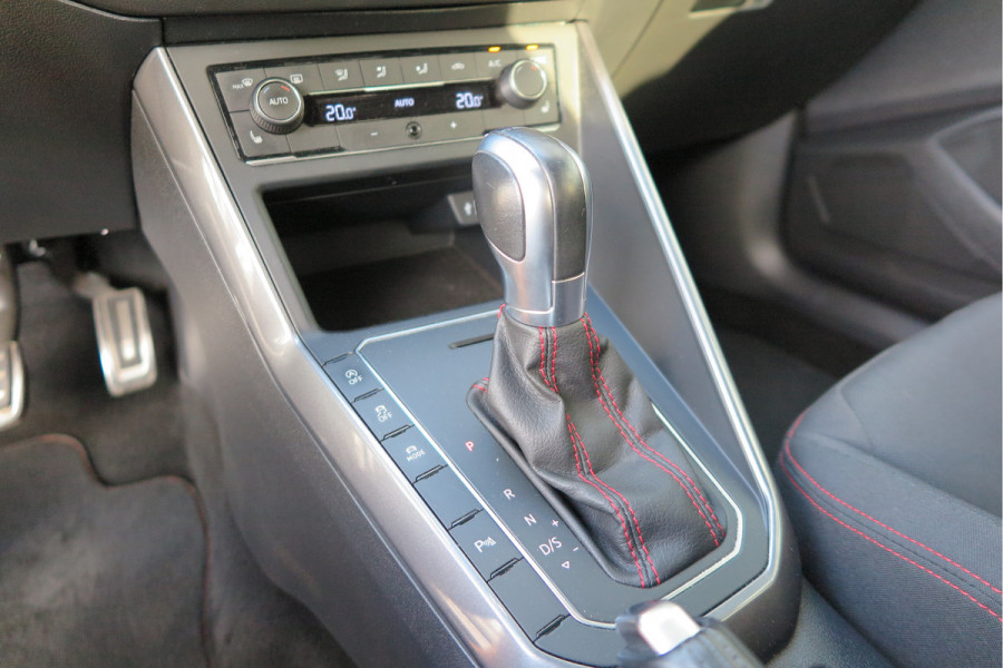 Volkswagen Polo 2.0 TSI GTI 147kw 200PK DSG Led, Virtual cockpit , Stoelverwarming , Navi , Carplay, PDC, Schakelflippers , Camera ,Adaptive cruise  , etc. (Recent onderhouden , historie volledig bekend)